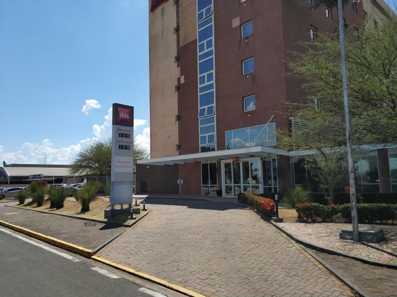 Hotel Ibis Lins Exteriör bild
